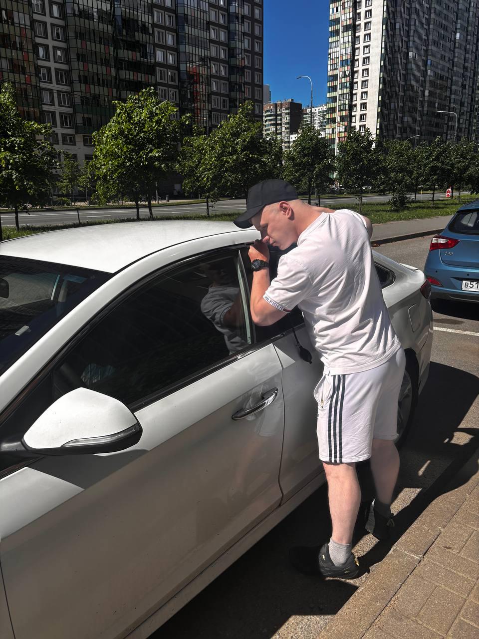 Вскрытие автомобиля без повреждений в Песочном